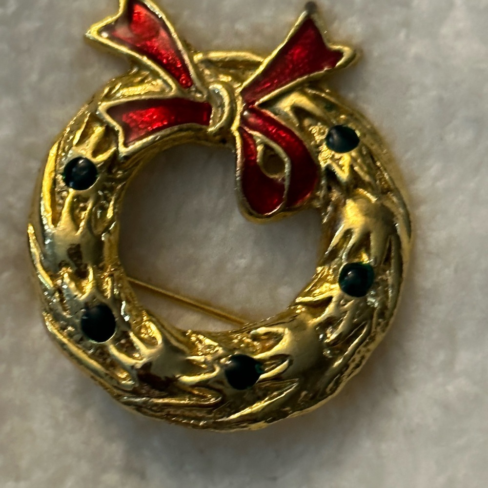 Christmas Wreath Gold Tone Brooch/ Pin